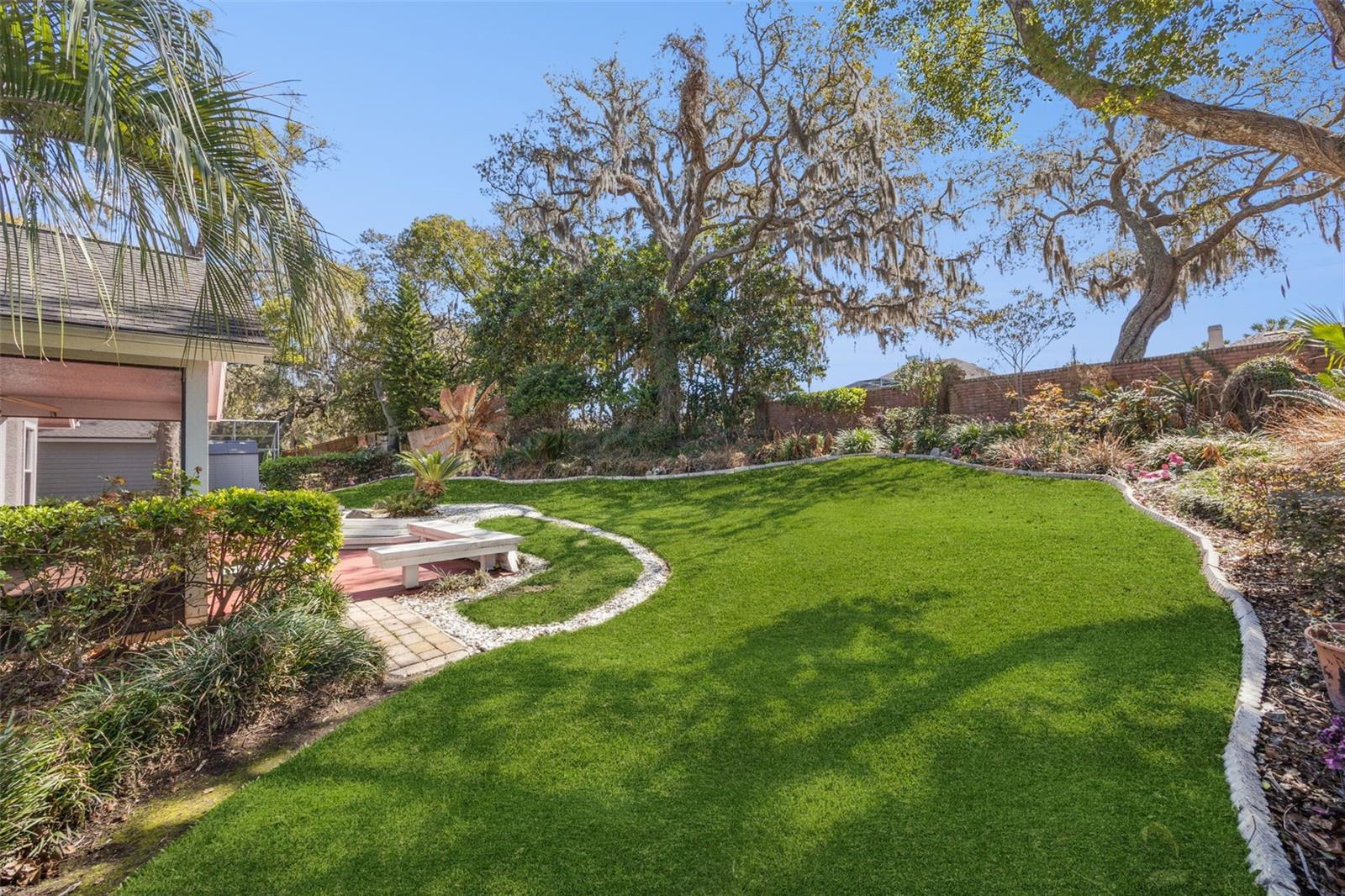 COUNTRY CLUB OAKS - Residential