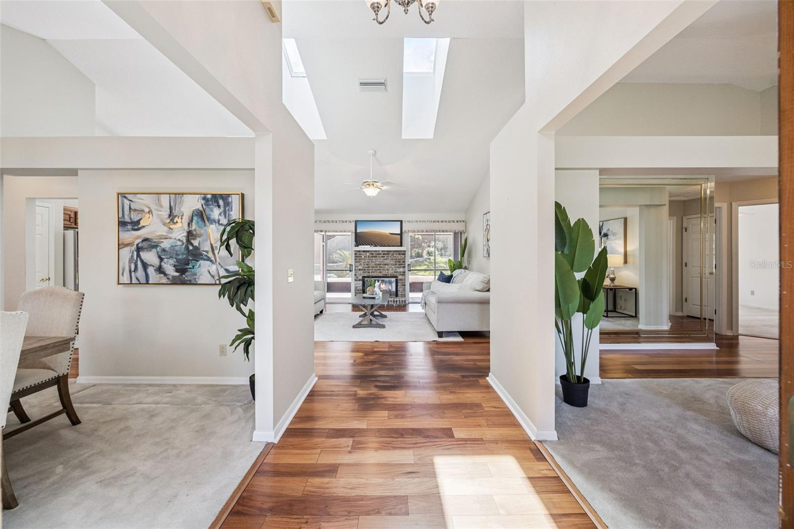 COUNTRY CLUB OAKS - Residential