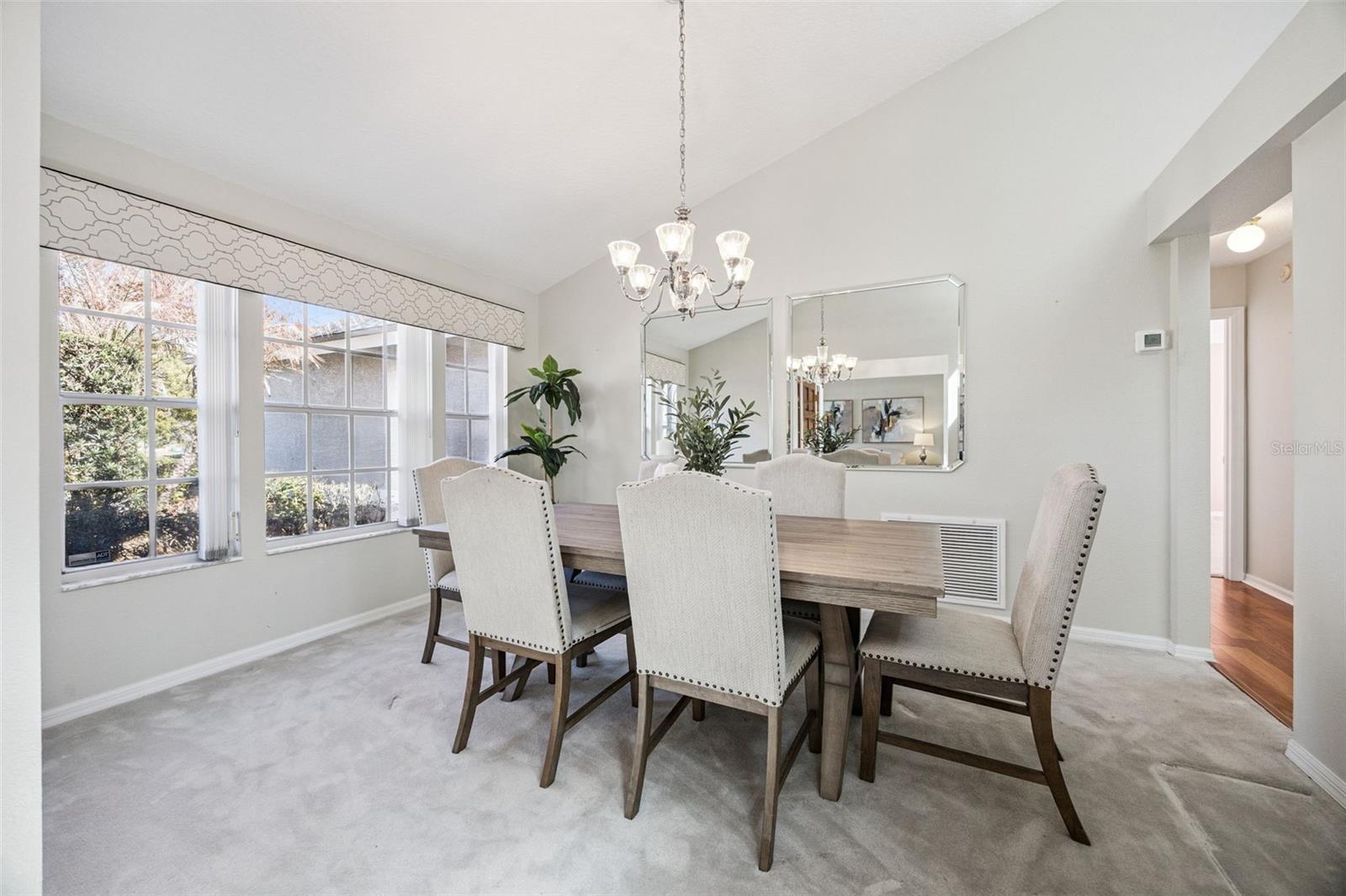 COUNTRY CLUB OAKS - Residential