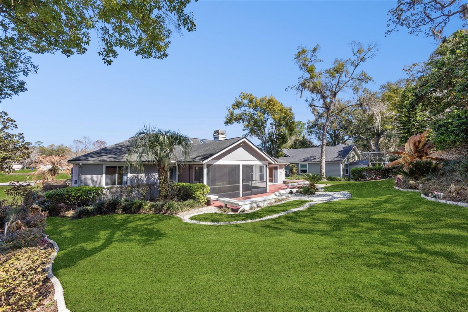 COUNTRY CLUB OAKS - Residential