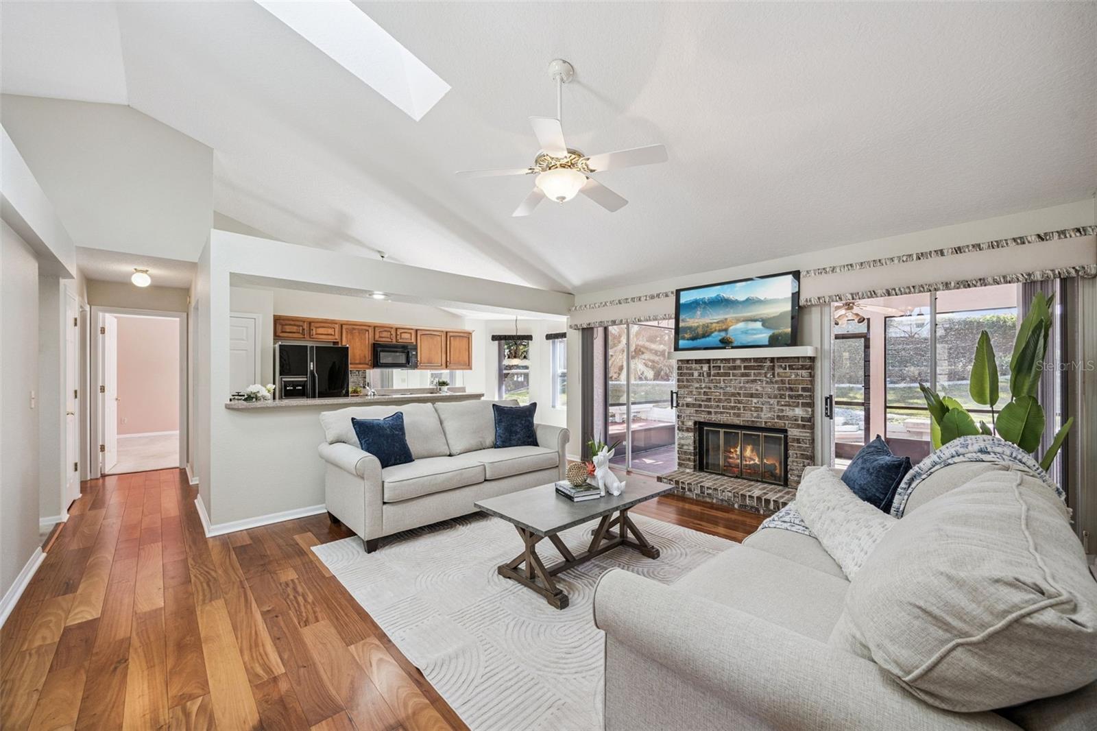 COUNTRY CLUB OAKS - Residential