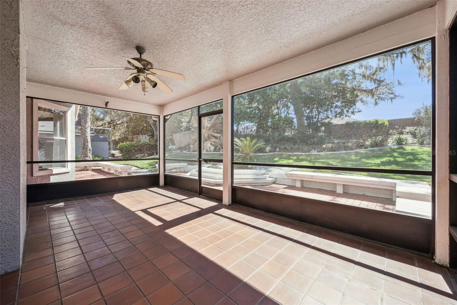 COUNTRY CLUB OAKS - Residential