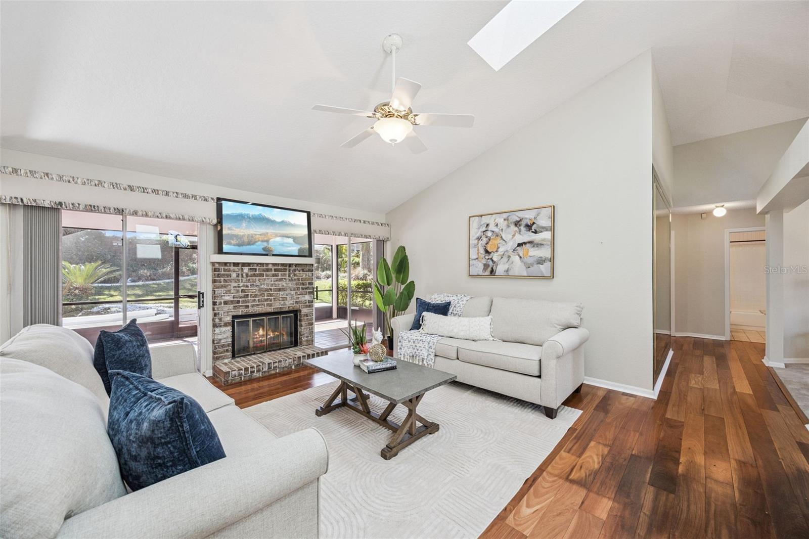 COUNTRY CLUB OAKS - Residential