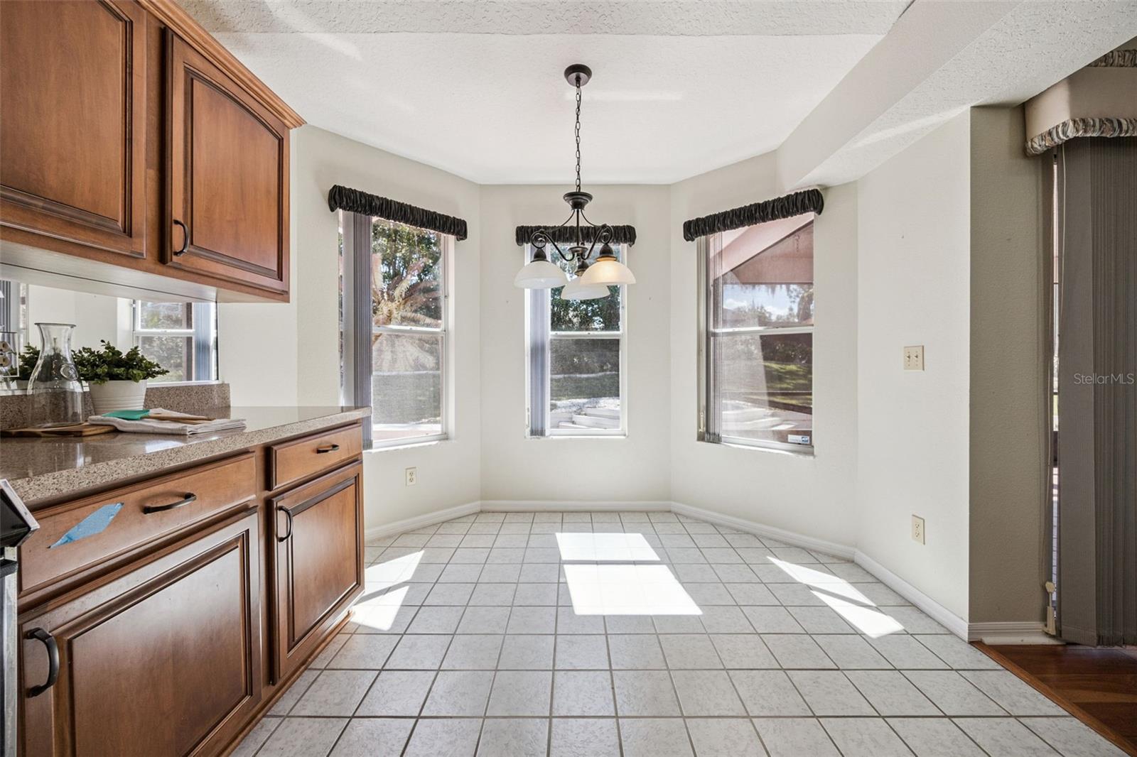 COUNTRY CLUB OAKS - Residential