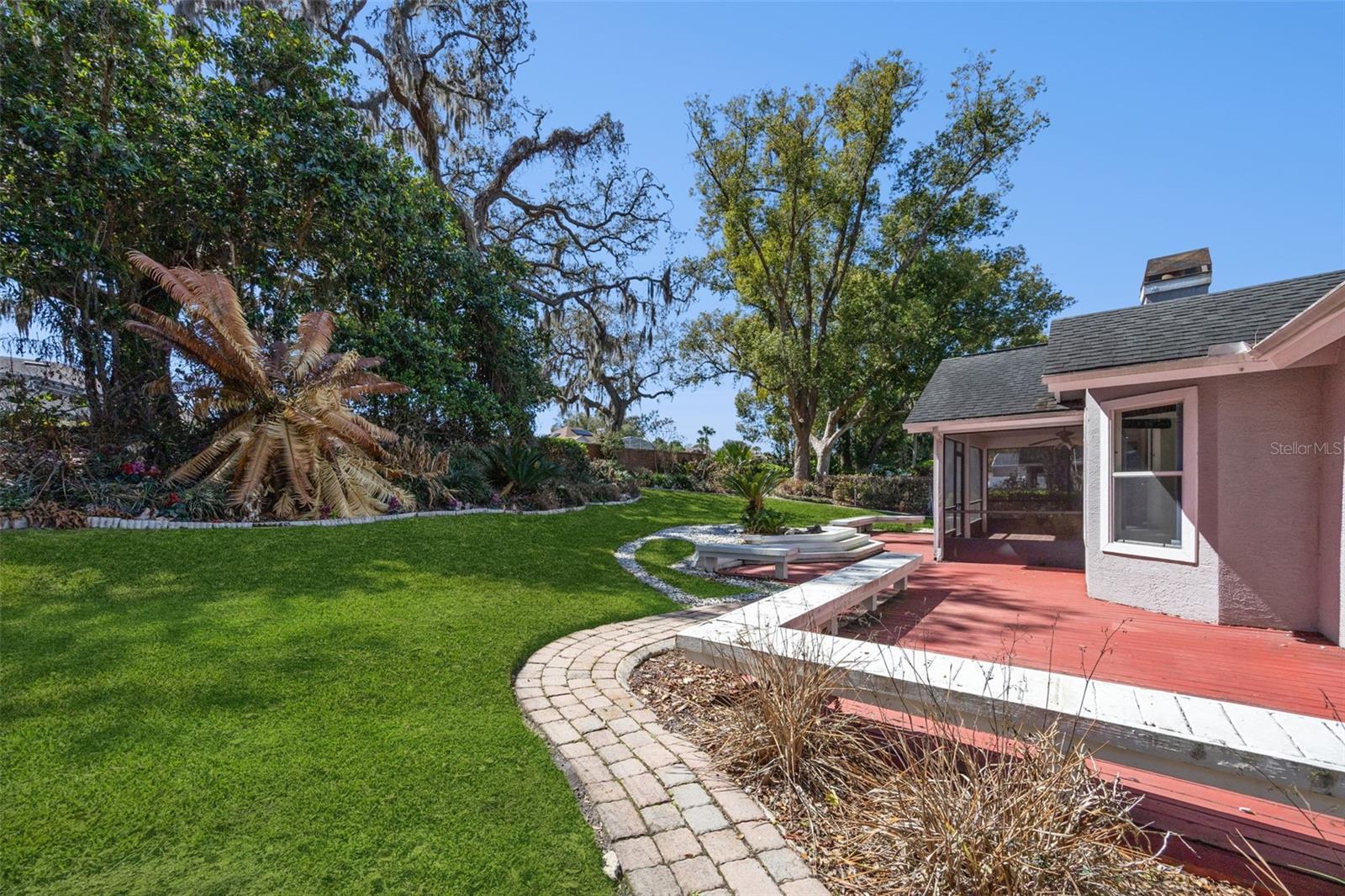 COUNTRY CLUB OAKS - Residential