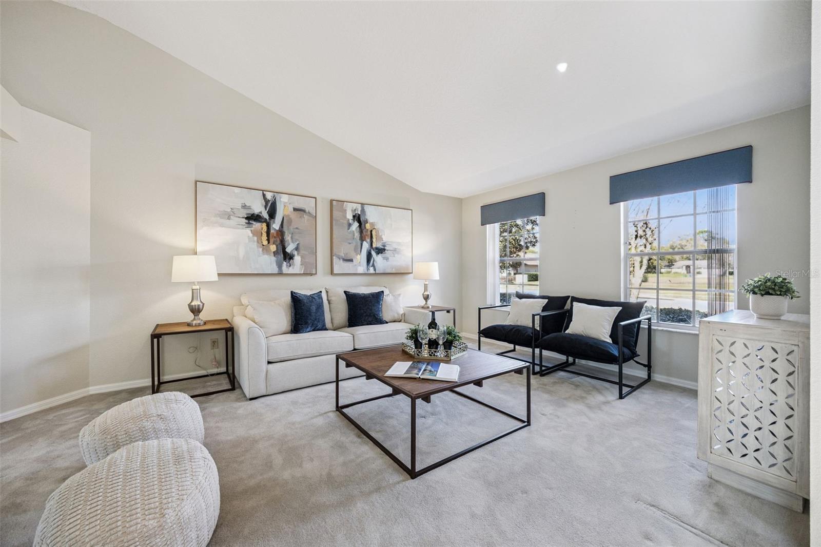 COUNTRY CLUB OAKS - Residential