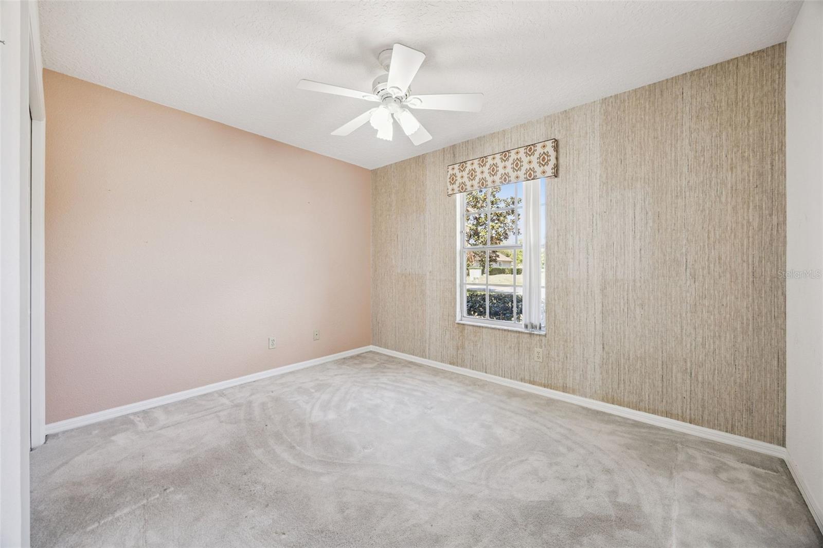 COUNTRY CLUB OAKS - Residential