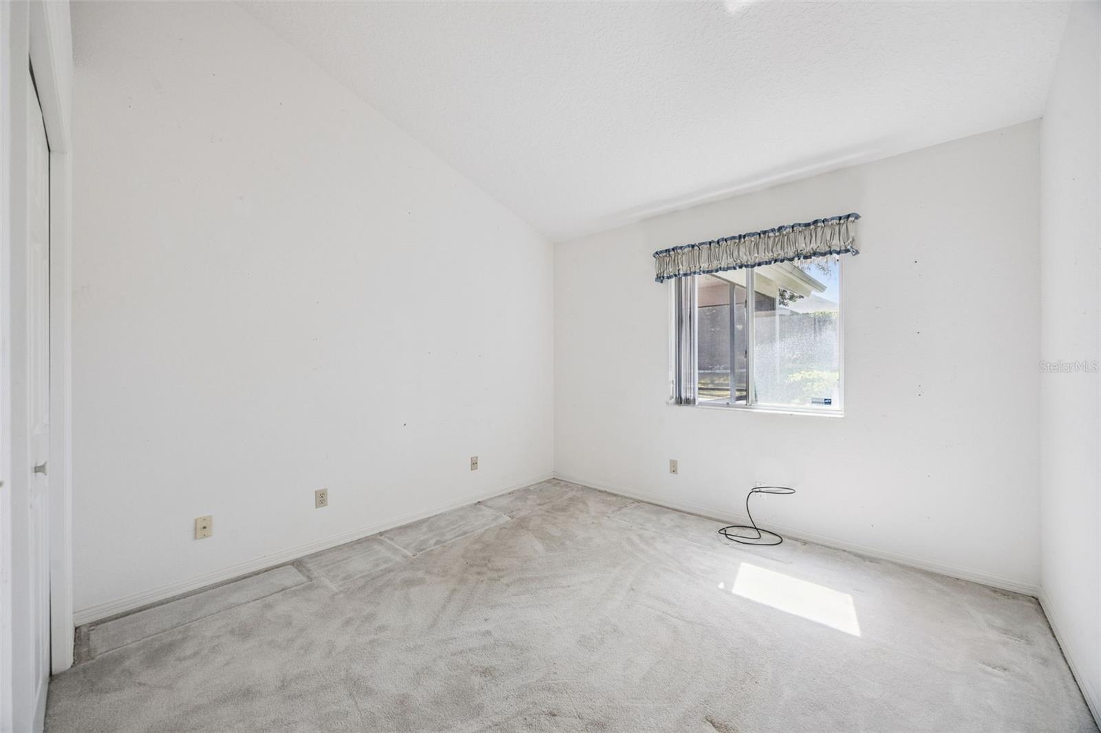 COUNTRY CLUB OAKS - Residential