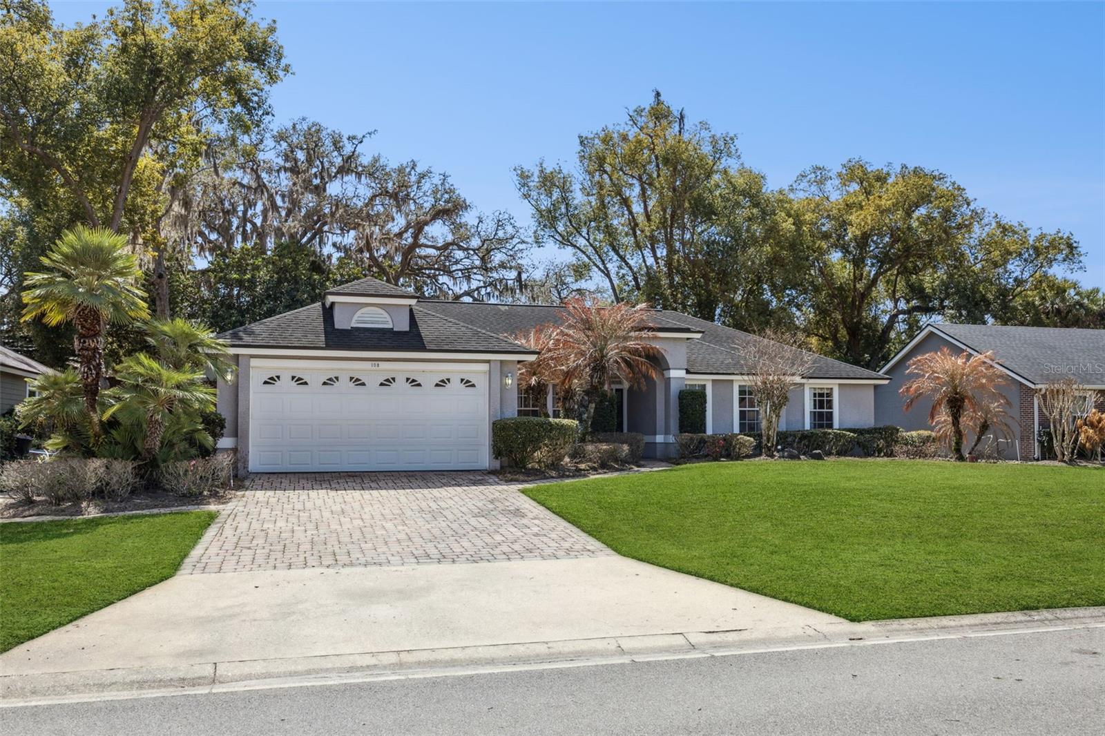 Casas a venda 2 - Jen Dantas 108 OAK VIEW CIRCLE