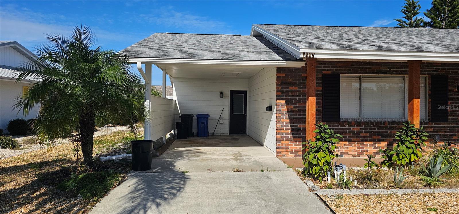 1507 N LAKE DRIVE