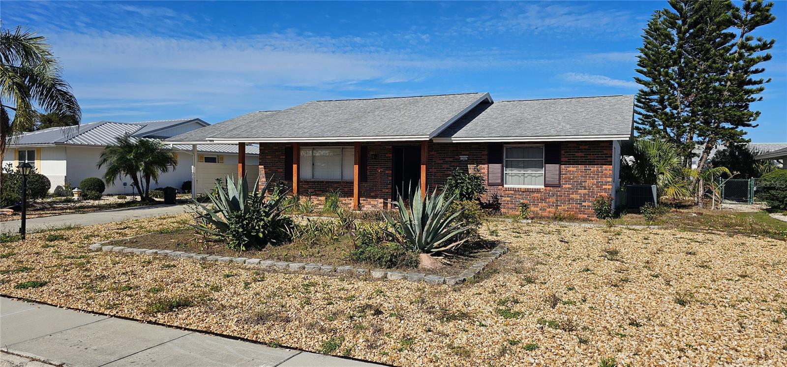 1507 N LAKE DRIVE