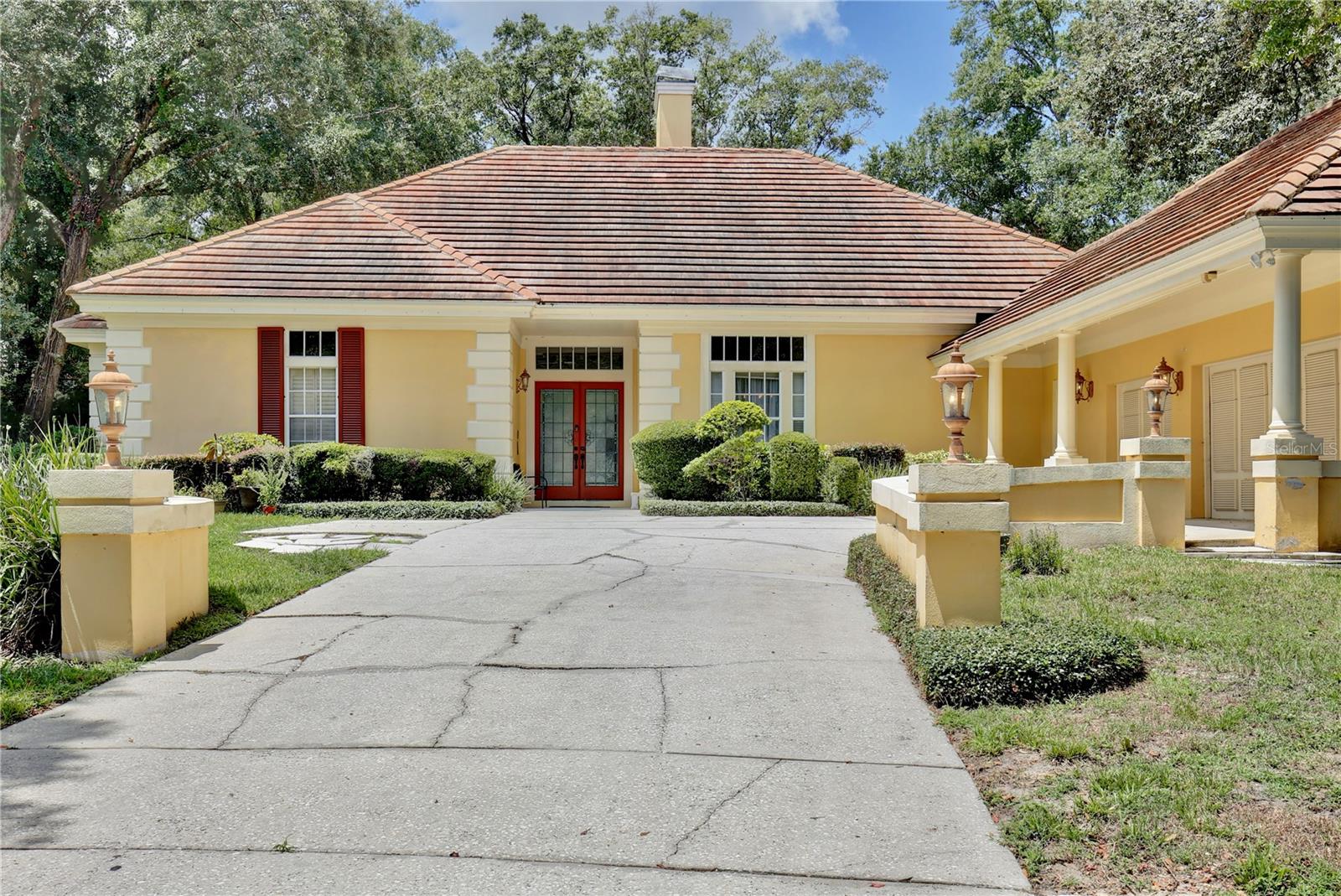 1726 MAJESTIC OAK DRIVE