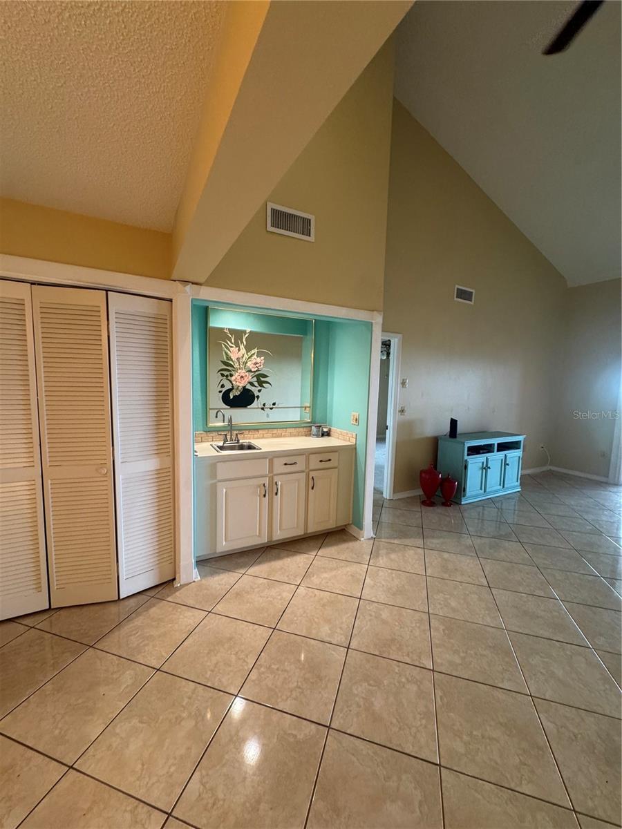 KIMBERLEA CONDO 05 - Residential Lease