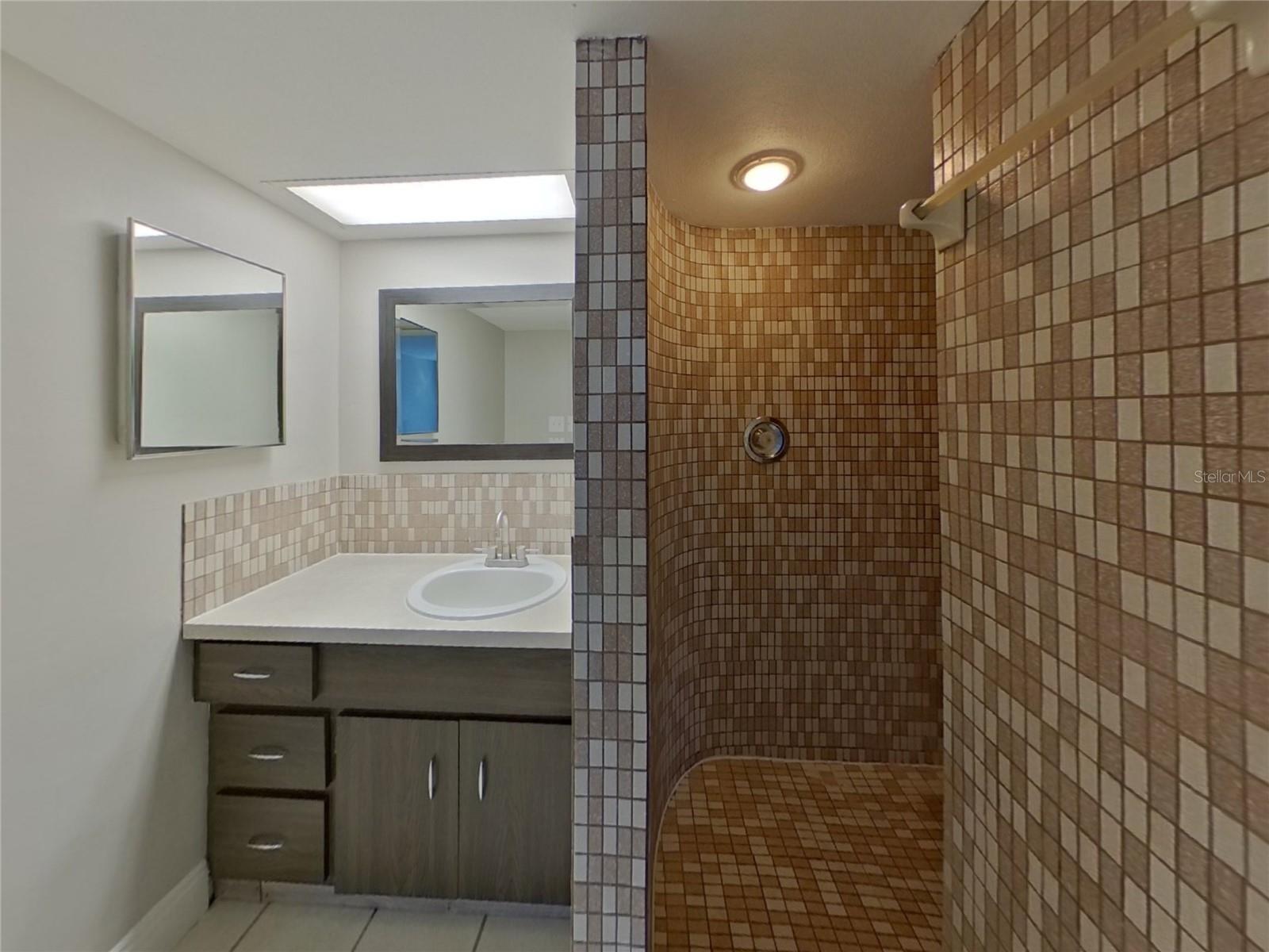 HIGHLAND PINES 5TH ADD - Residential Lease