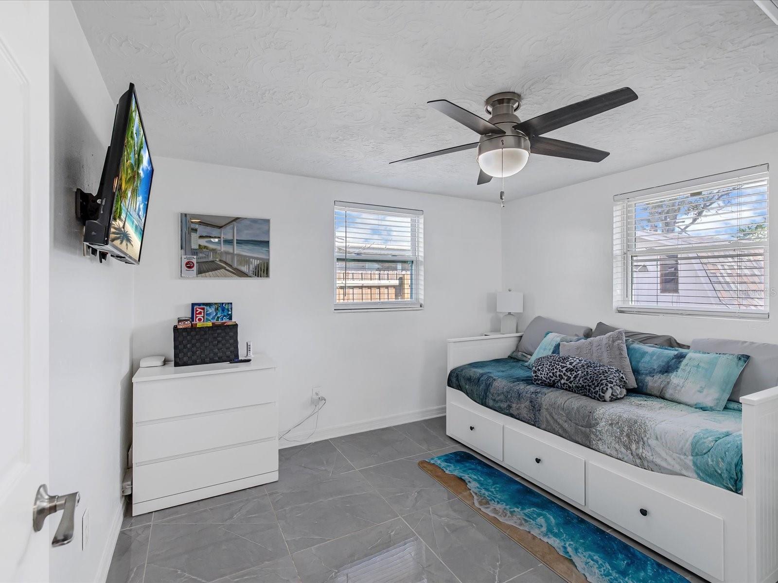 ALOHA GARDENS - Residential
