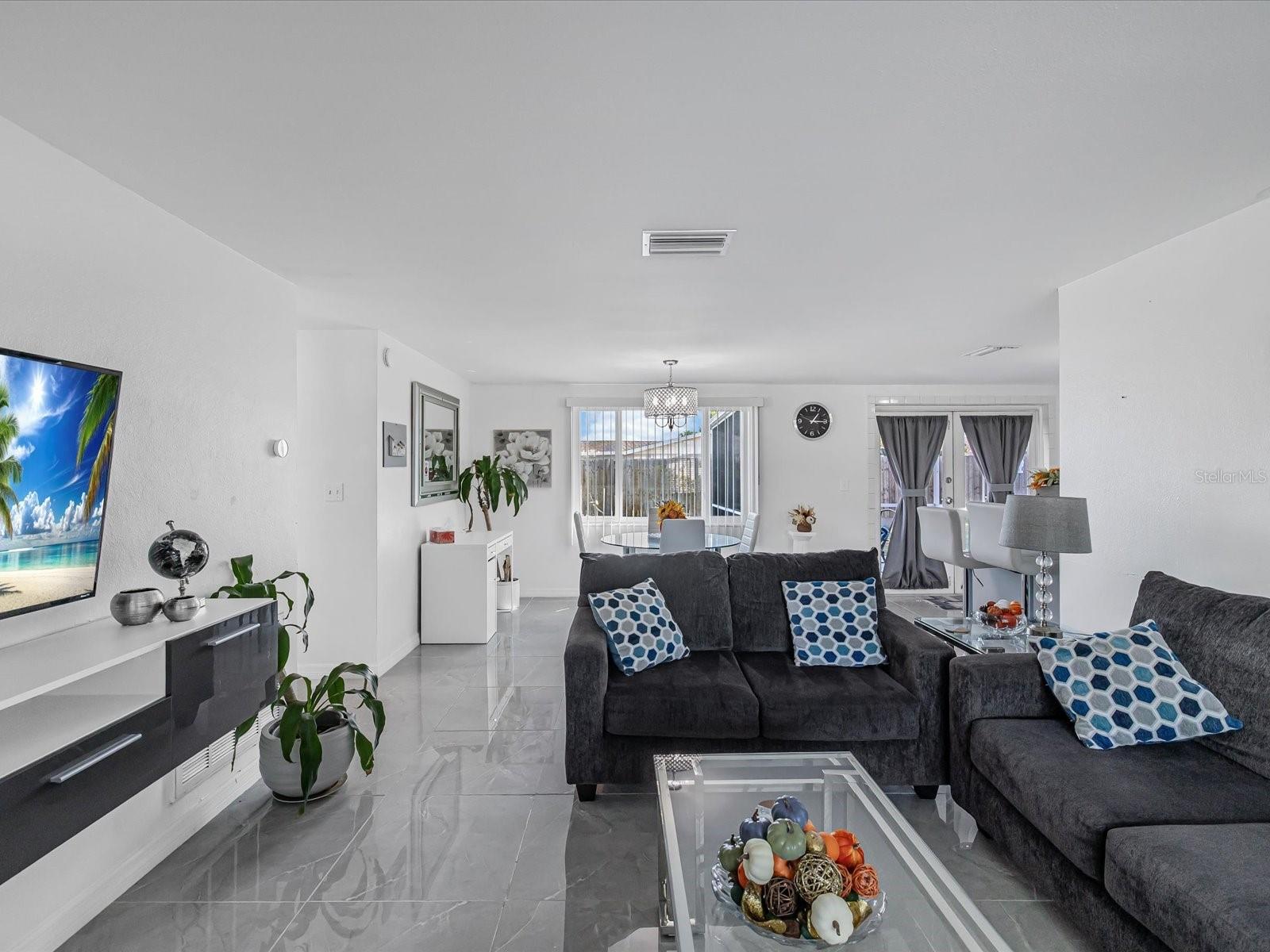 ALOHA GARDENS - Residential