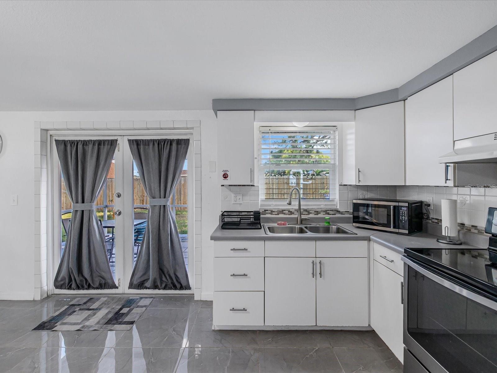 ALOHA GARDENS - Residential