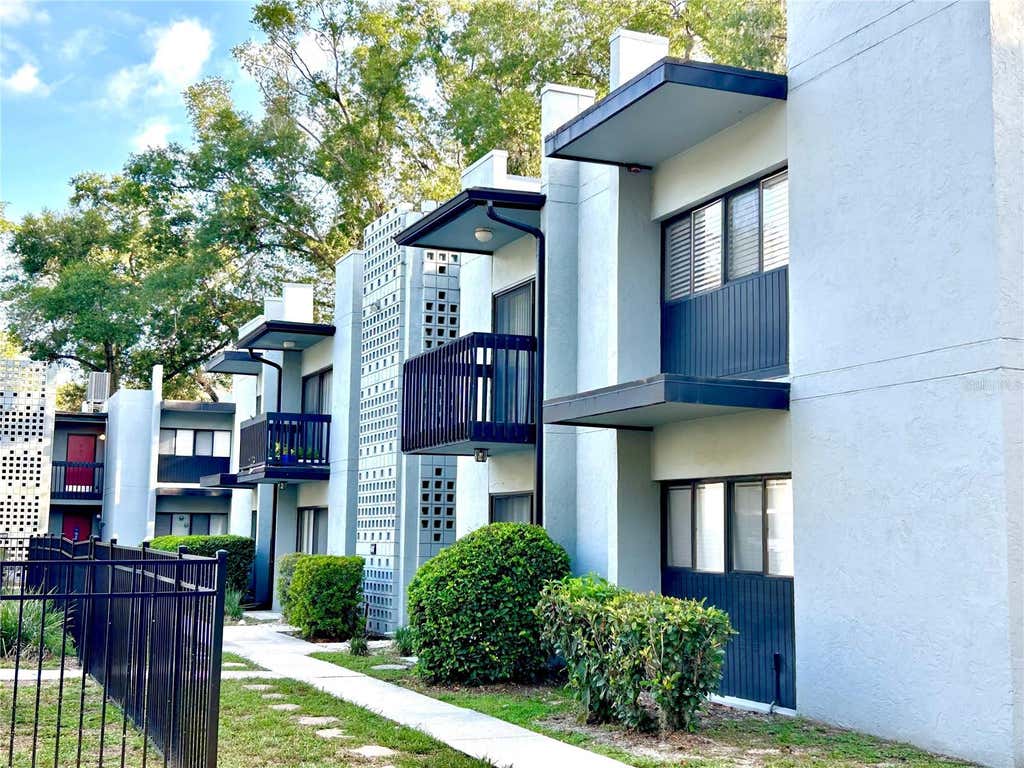 Photo of 407 NW 39th Rd #407C, Gainesville, FL 32607 (MLS # GC542560)