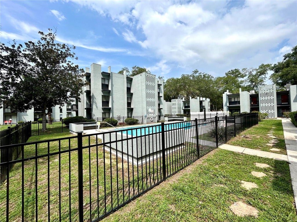 Photo of 407 NW 39th Rd #407C, Gainesville, FL 32607 (MLS # GC542560)