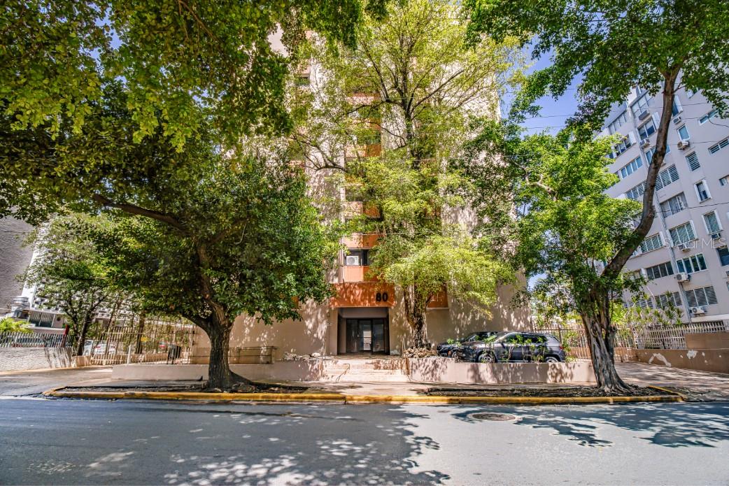 CONDOMINIO KINGS COURT 80 - Residential