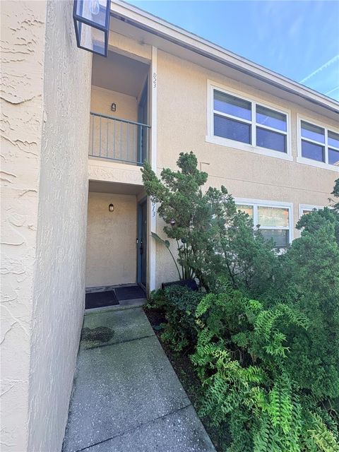 4810 S DAUPHIN AVENUE D13 TAMPA FL 33611