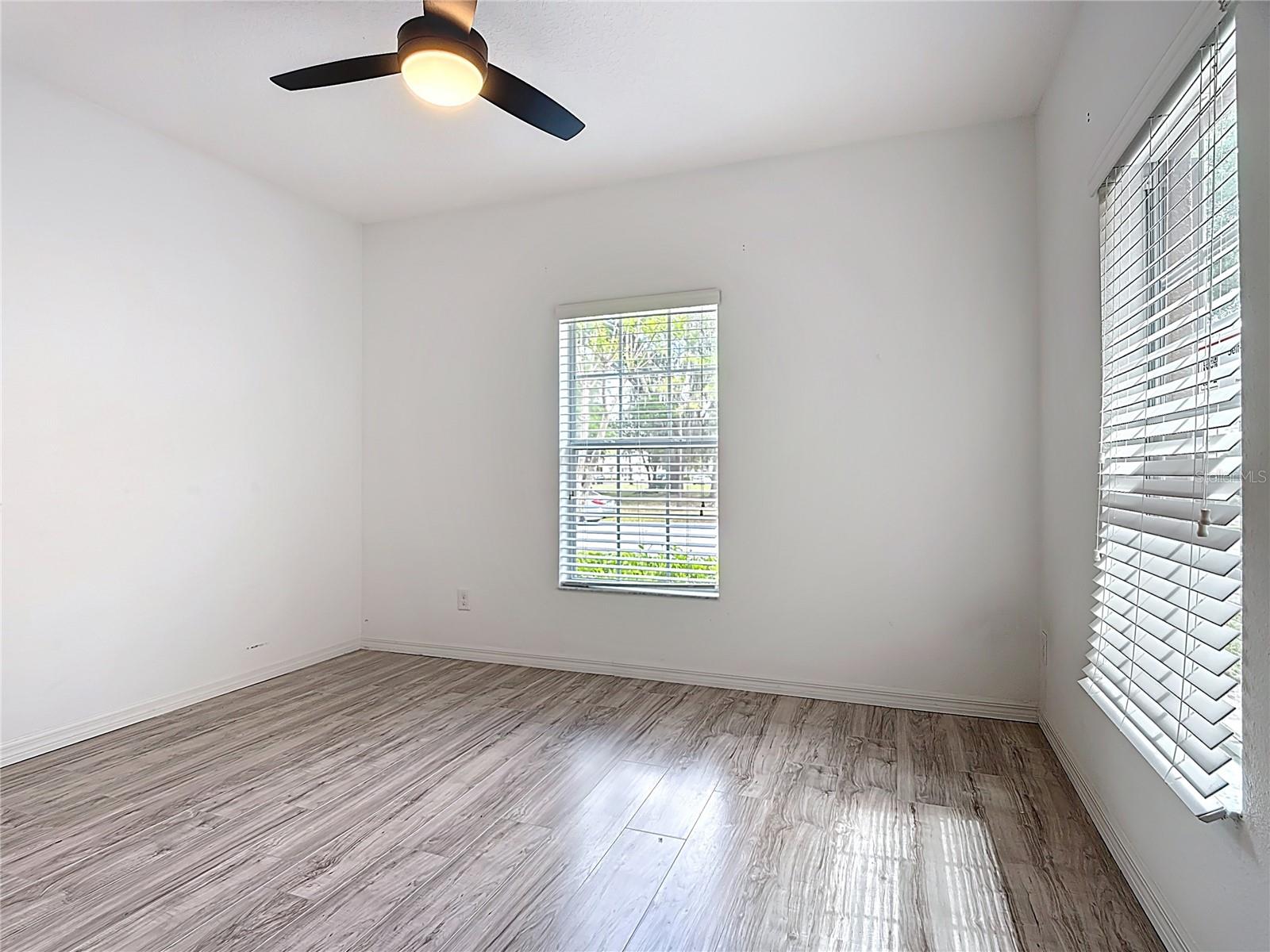 EMERALD LAKE - Residential