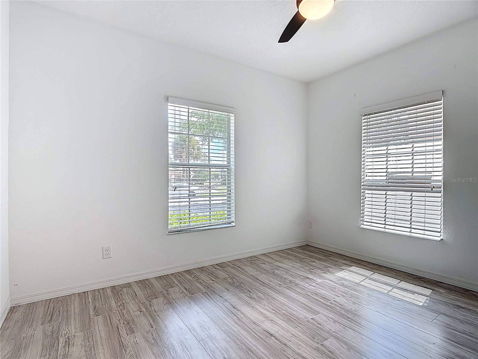 EMERALD LAKE - Residential