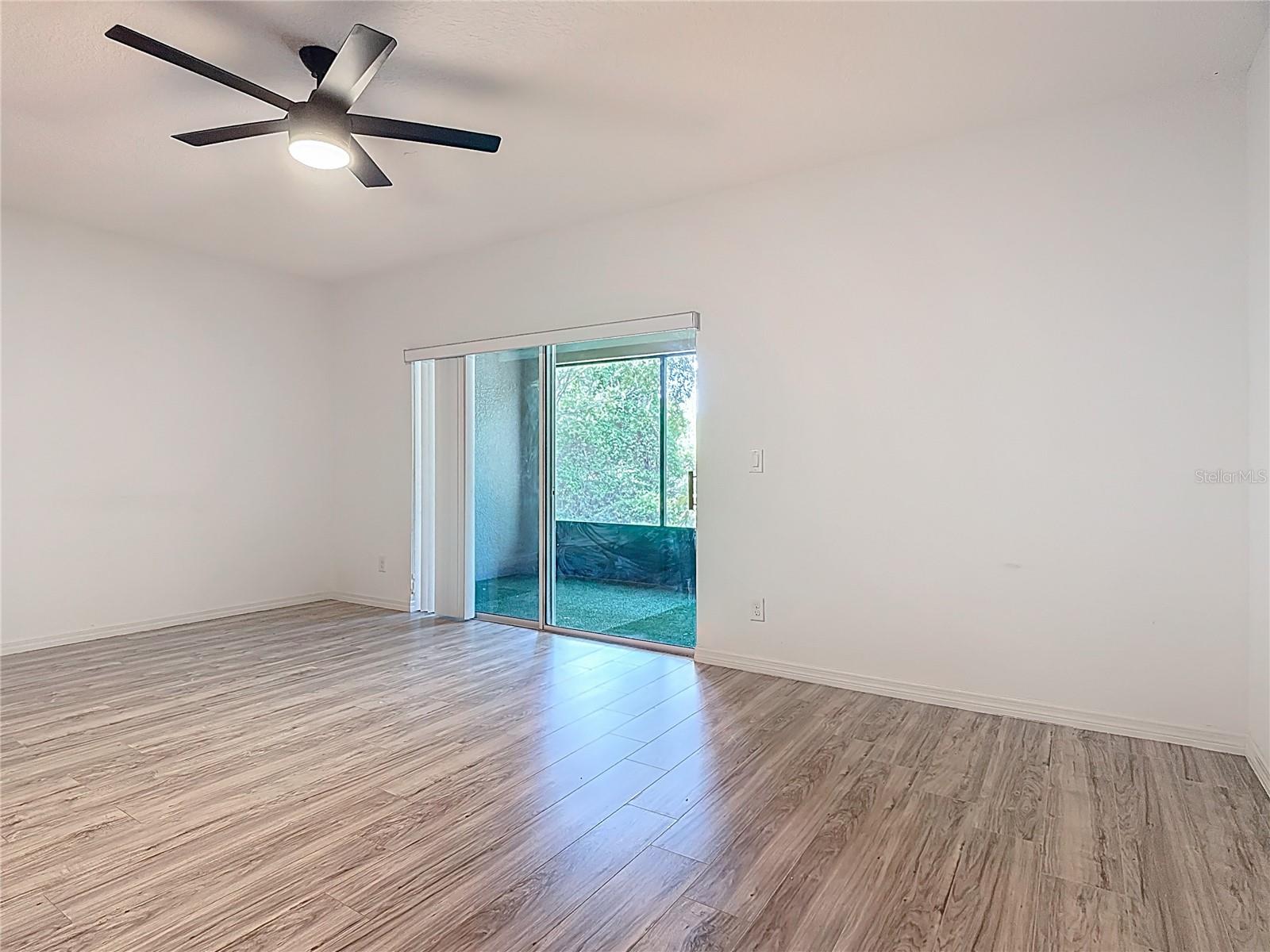 EMERALD LAKE - Residential