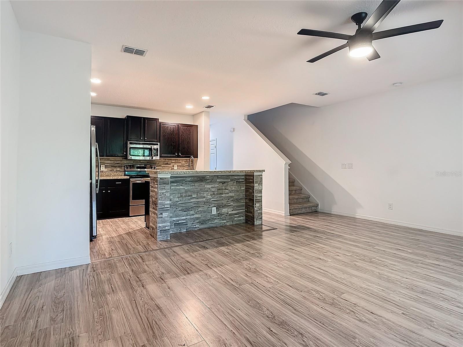 EMERALD LAKE - Residential