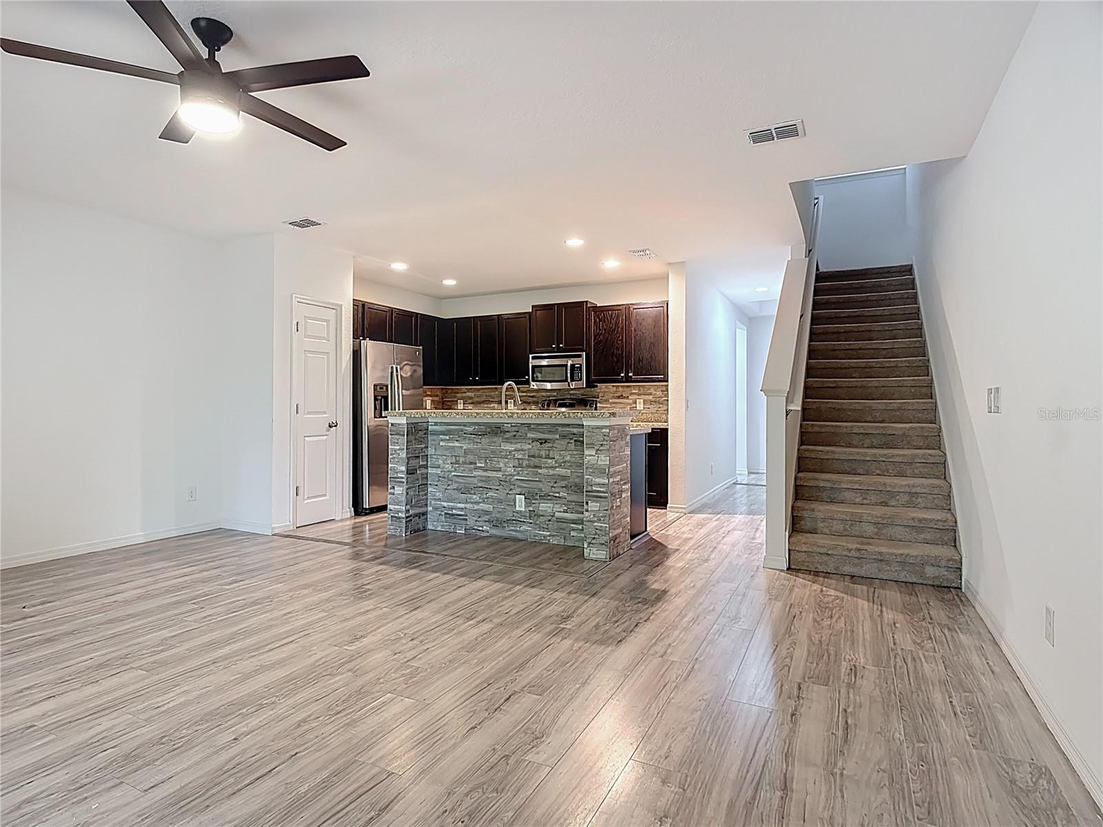 EMERALD LAKE - Residential