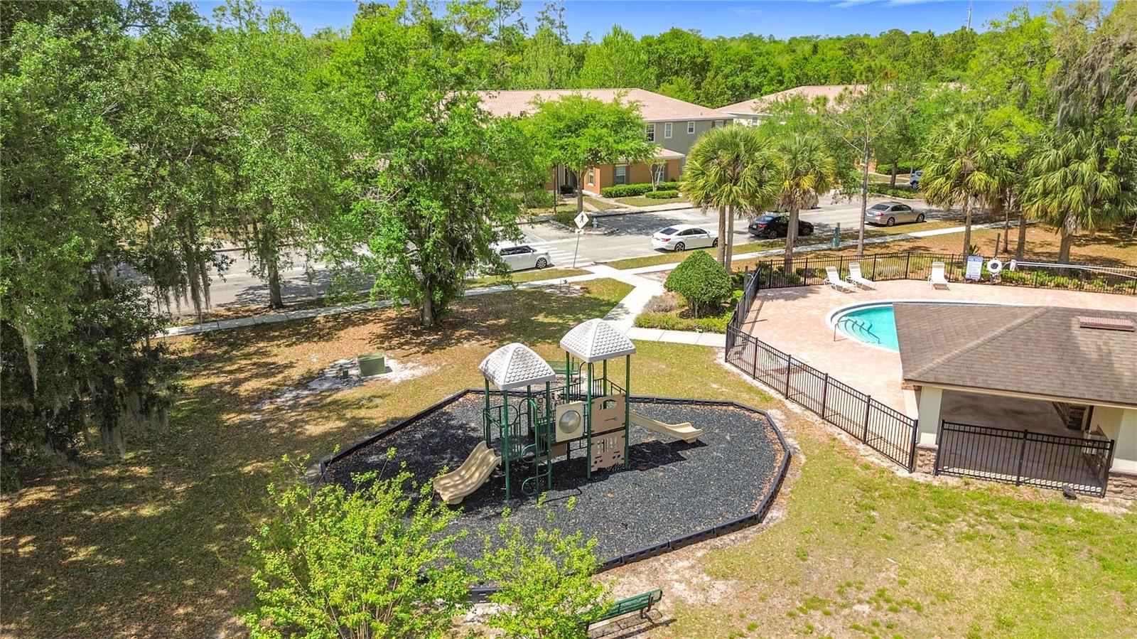 EMERALD LAKE - Residential