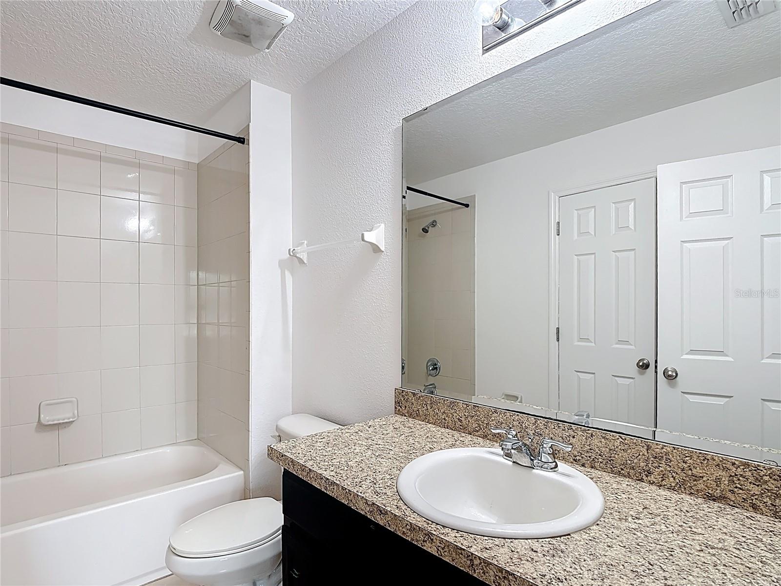 EMERALD LAKE - Residential