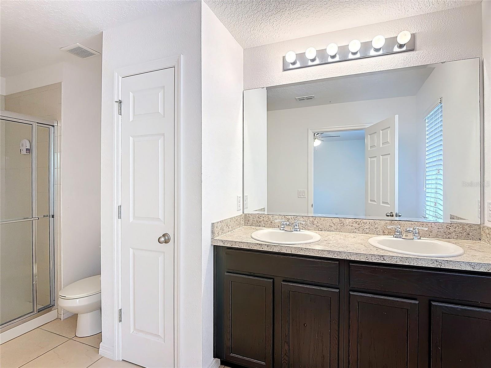 EMERALD LAKE - Residential