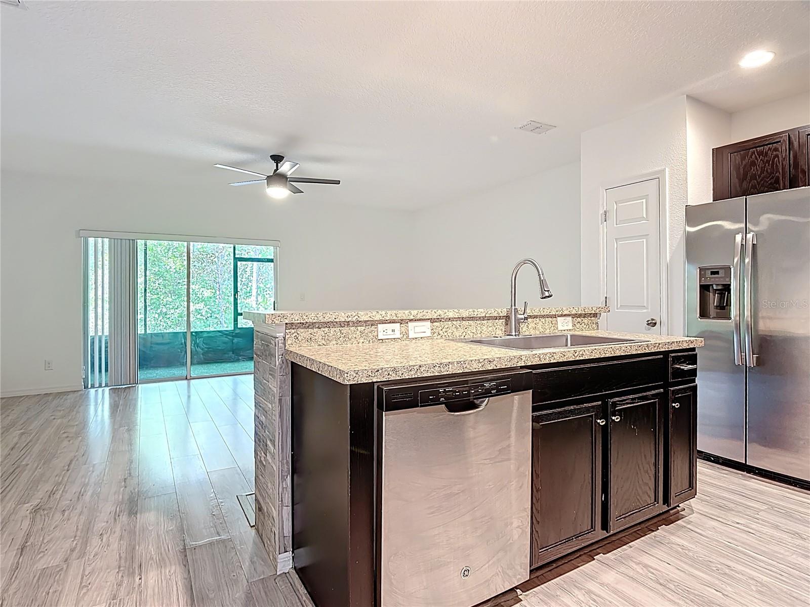 EMERALD LAKE - Residential