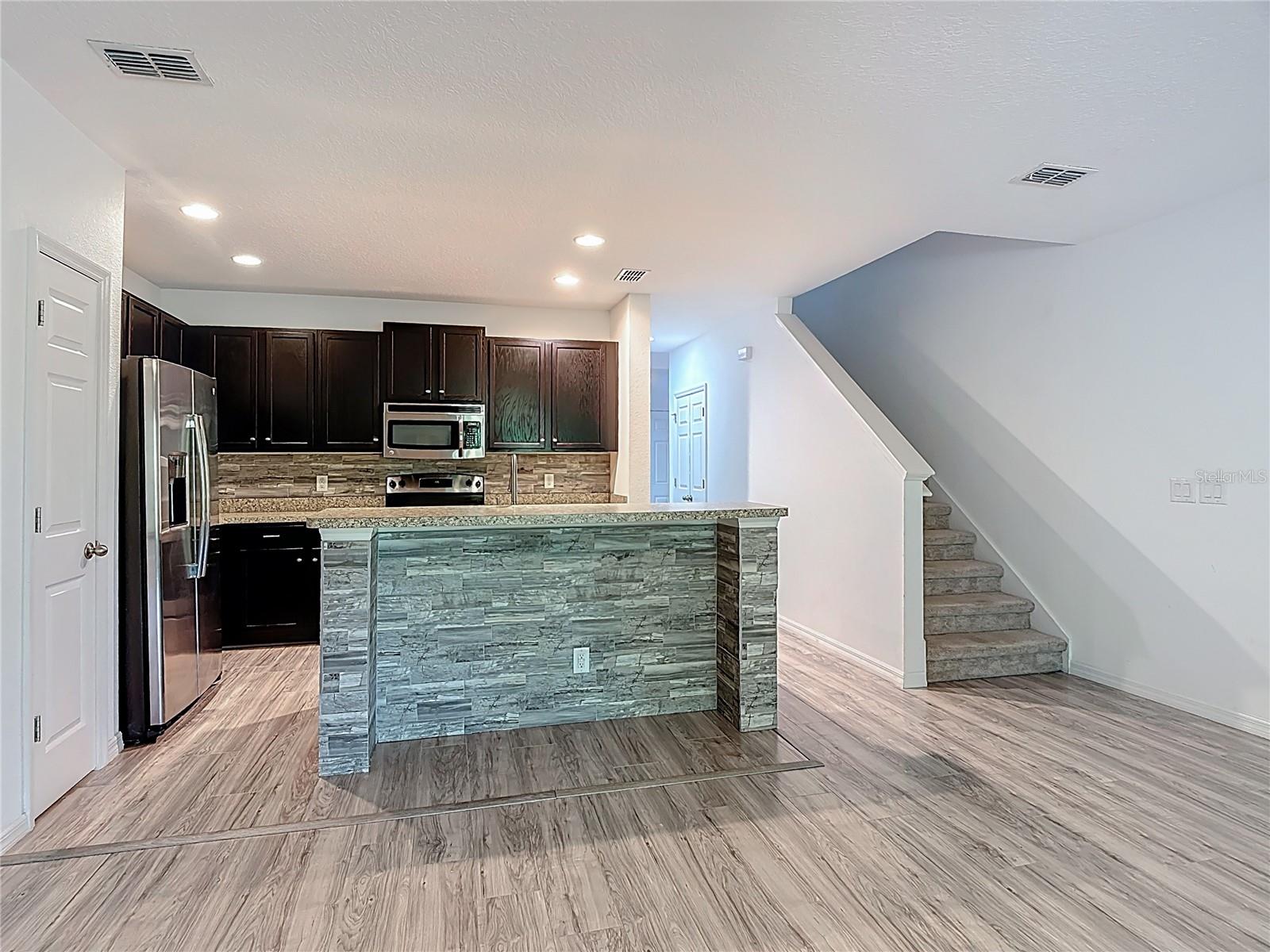 EMERALD LAKE - Residential