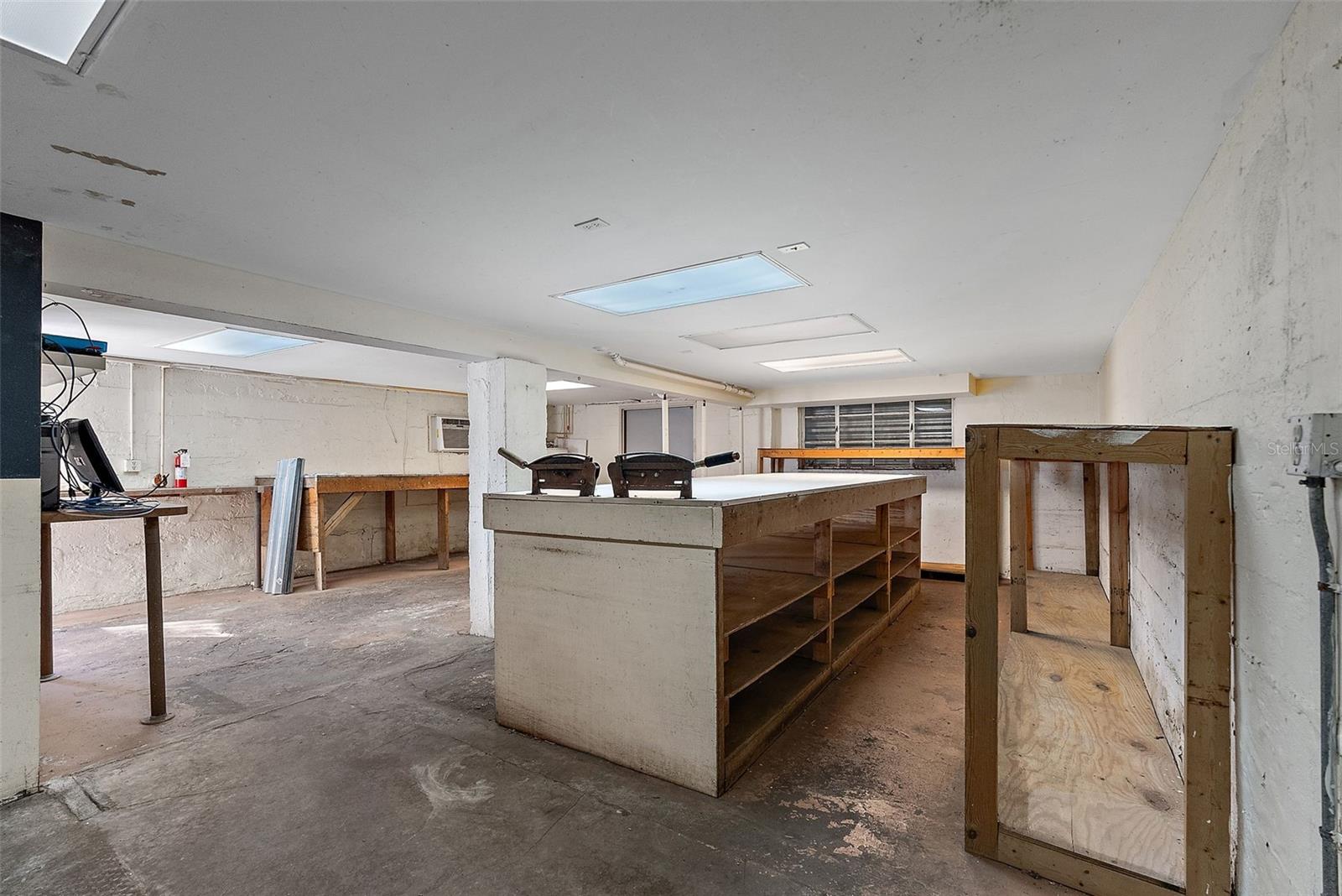 LAKE MAGGIORE HEIGHTS - Commercial Sale