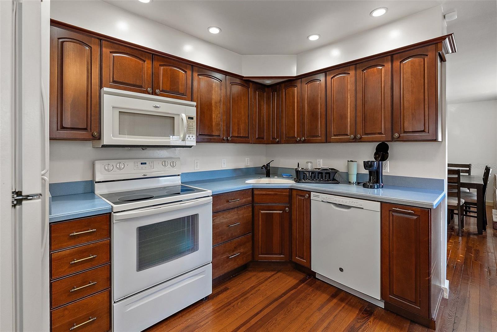 LAKE MAGGIORE HEIGHTS - Commercial Sale