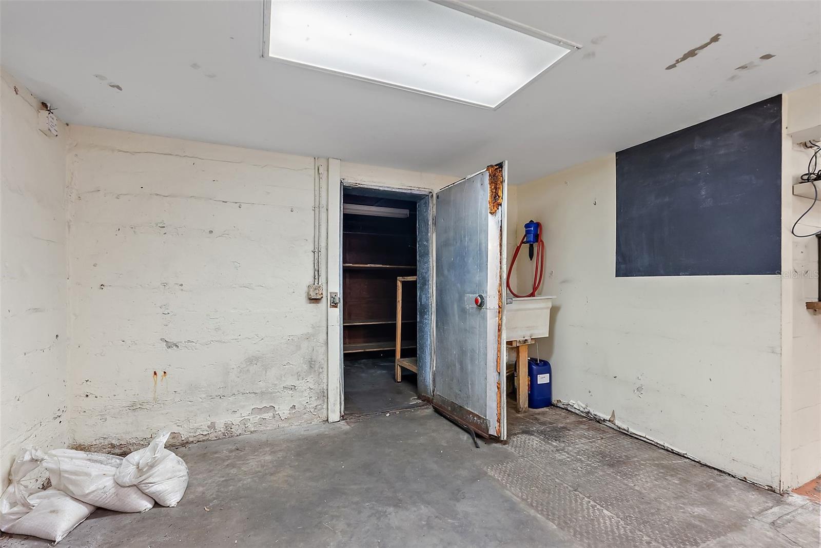 LAKE MAGGIORE HEIGHTS - Commercial Sale