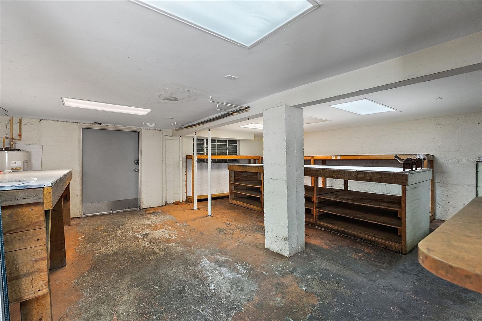 LAKE MAGGIORE HEIGHTS - Commercial Sale