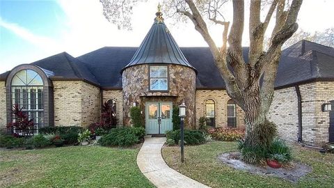 Photo of 27 Lake Vista Way, Ormond Beach, FL 32174 (MLS # O6378370)
