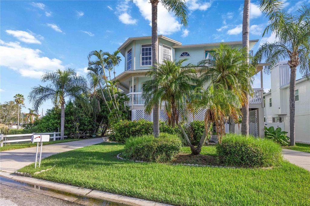 Photo of 13951 Harbor View Drive, Seminole, FL 33776 (MLS # A4664001)