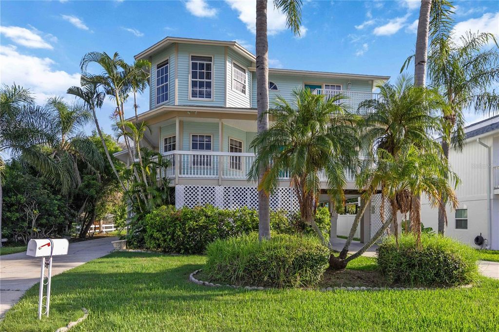 Photo of 13951 Harbor View Drive, Seminole, FL 33776 (MLS # A4664001)