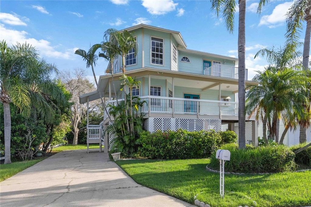 Photo of 13951 Harbor View Drive, Seminole, FL 33776 (MLS # A4664001)