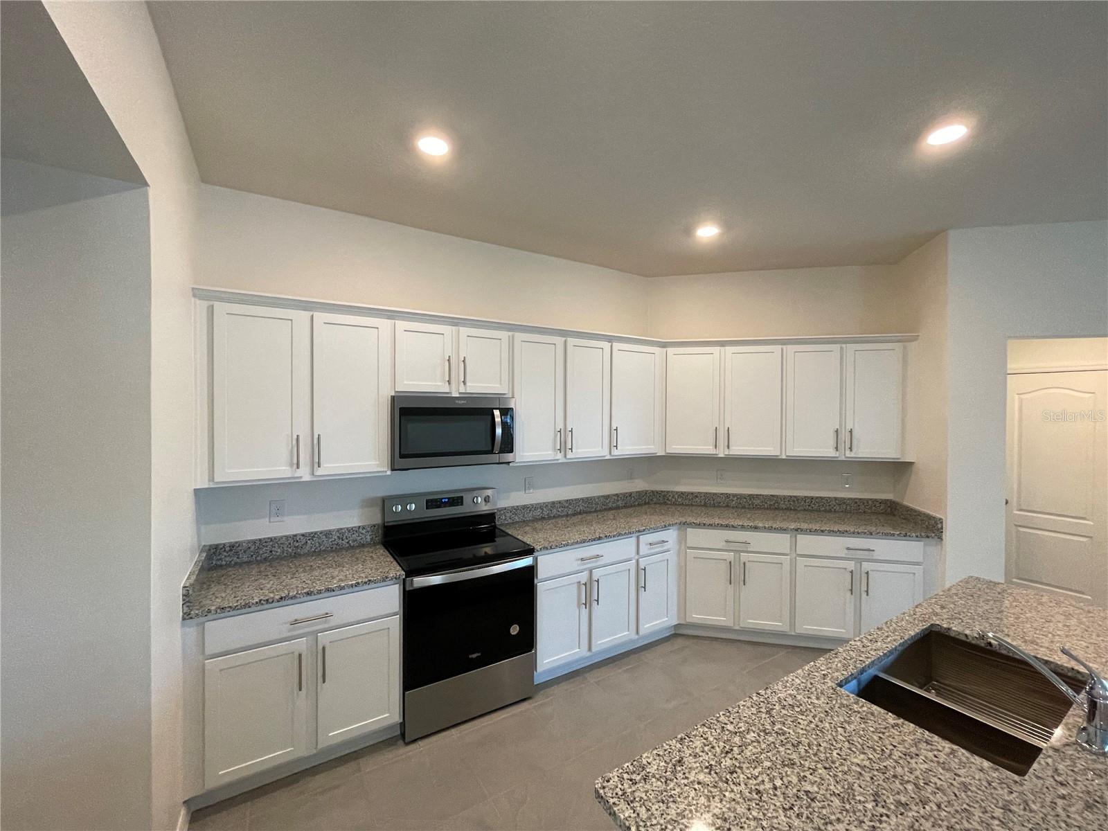 TIVOLI RESERVE PH 3 - Residential Lease