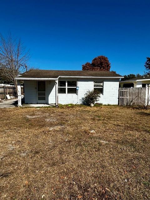 Photo of 413 Magnolia Avenue, Seffner, FL 33584 (MLS # TB8474923)