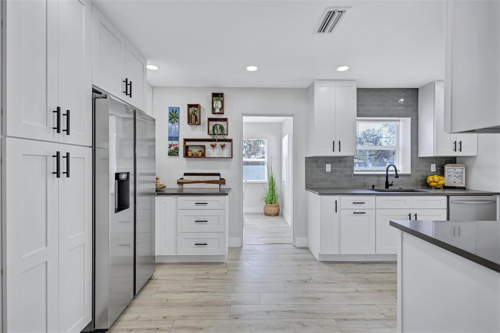 BAYOU HEIGHTS HANLONS - Residential