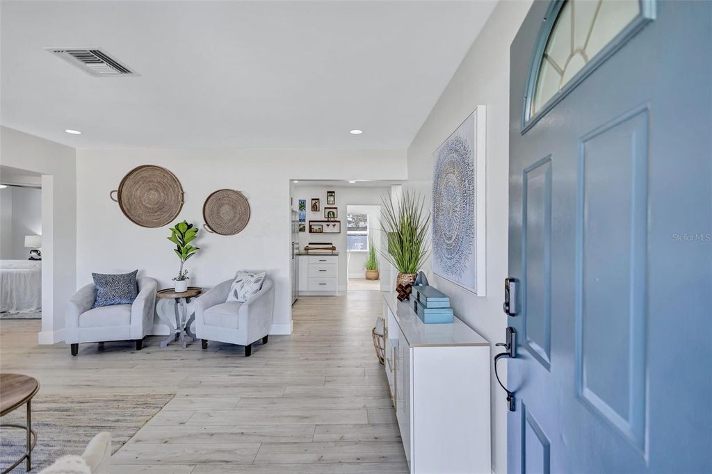 Photo of 828 50th Avenue S, St Petersburg, FL 33705 (MLS # TB8482483)