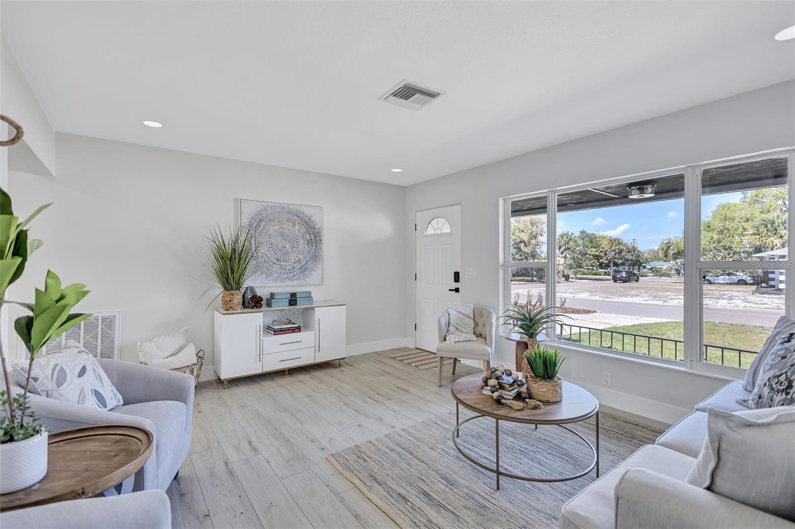 BAYOU HEIGHTS HANLONS - Residential