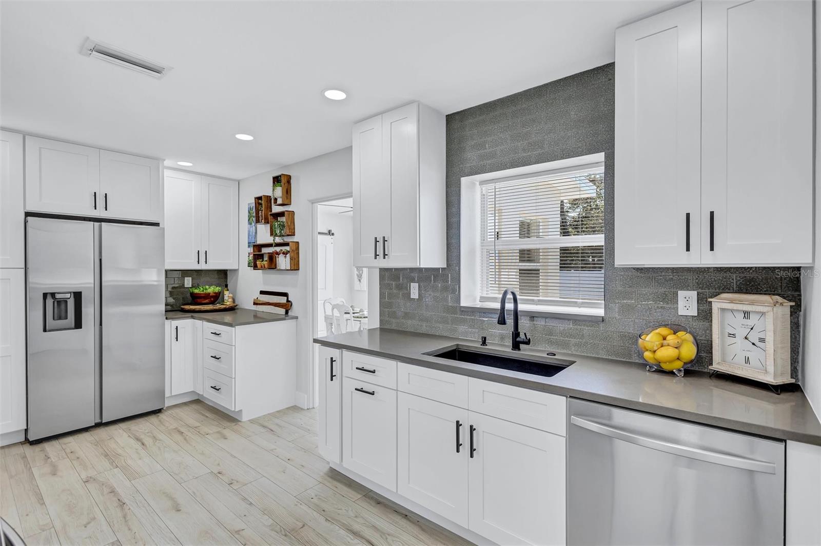 BAYOU HEIGHTS HANLONS - Residential