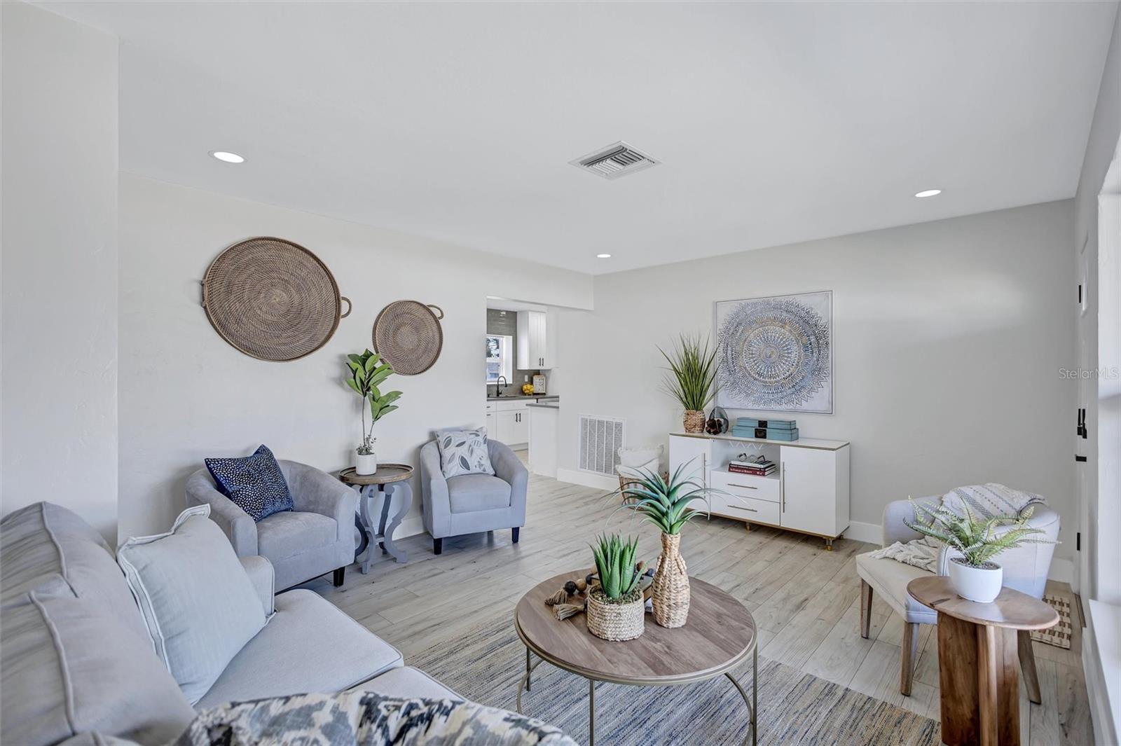 BAYOU HEIGHTS HANLONS - Residential